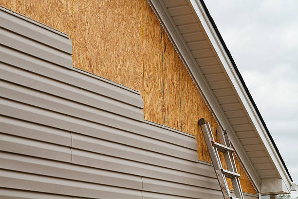Professional Vinyl Siding technician working in Bunnlevel, NC